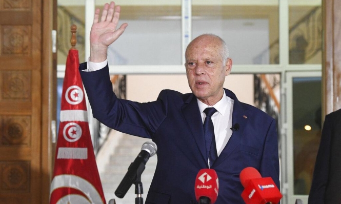 تونس: سعيّد يمدّد "التدابير الاستثنائية" ولجنة برئاسته لتولّي "إصلاحات سياسيّة"