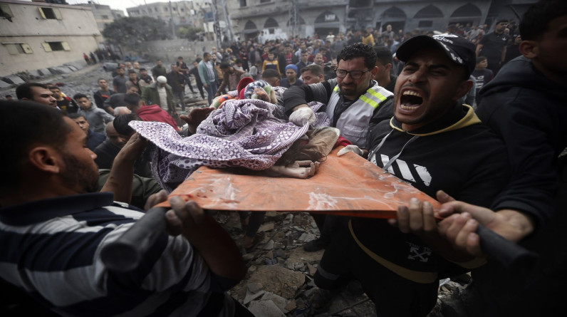 246 يوما من إبادة غزة: مجازر في النصيرات ودير البلح والمحافظة الوسطى.. وتهديد بقصف مستشفى شهداء الأقصى