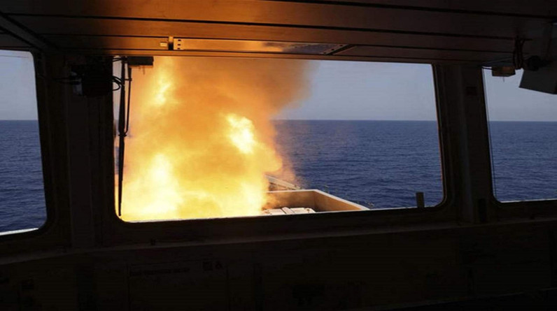 طاقم السفينة “فيربينا”يفر هاربا بعد تعرضها لهجوم الحوثيين