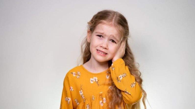 ما لا تعرفه عن التهاب الأذن الوسطى عند الأطفال تشخيصه وطريقة العلاج؟