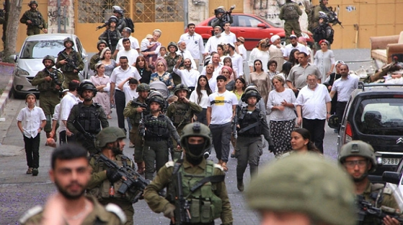 تل ليف رام يكتب: هل تقوم إسرائيل بحملات واسعة في الضفة لجمع السلاح؟