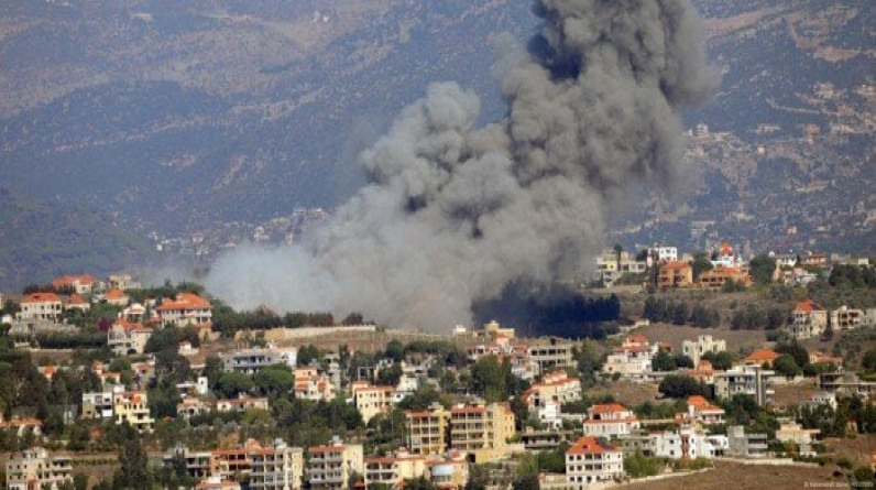 لبنان: استشهاد 15 شخصا في غارات جوية مكثفة نفذها الطيران الإسرائيلي على بلدات جنوب البلاد